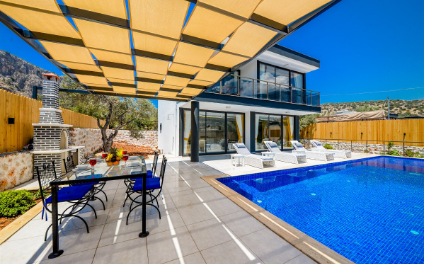 Villa Black Rose