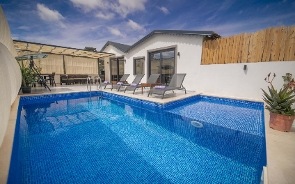 Villa White House